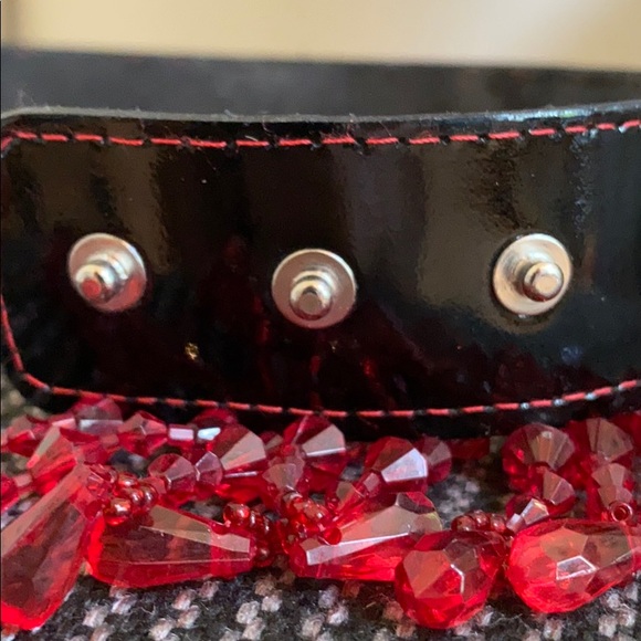 Patent leather beaded necklace - Picture 7 of 8